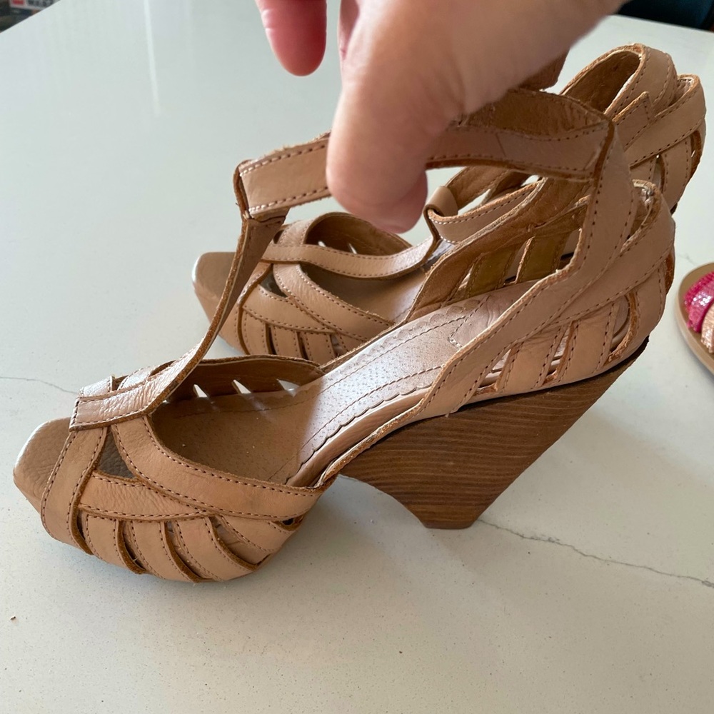 SIZE 6 Lucky Brand leather espadrille sandal.